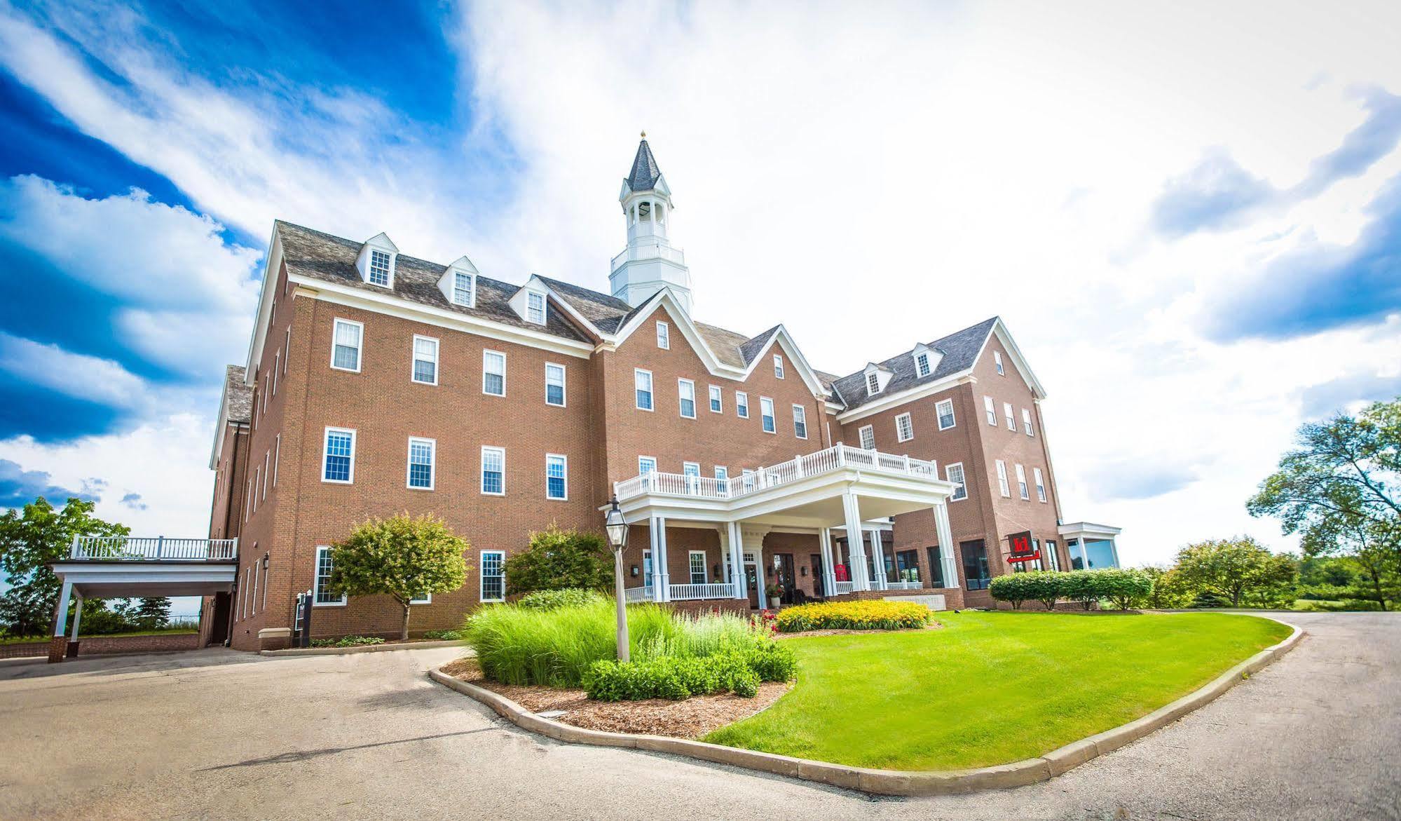 The Delafield Hotel Exterior photo